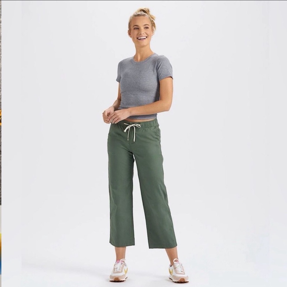 Vuori Women’s Ripstop Wideleg Pants Army Green Med Hiking Outdoors Camping